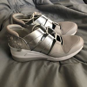 Size 9.5 MICHEAL KORS TENNIS SHOE SANDALS